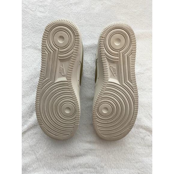 NIKE (GS) AIR FORCE 1 LV8 Sz 5Y - Picture 7 of 8